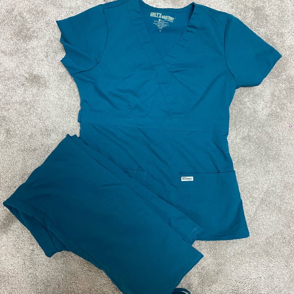 Grey’s anatomy teal scrubs